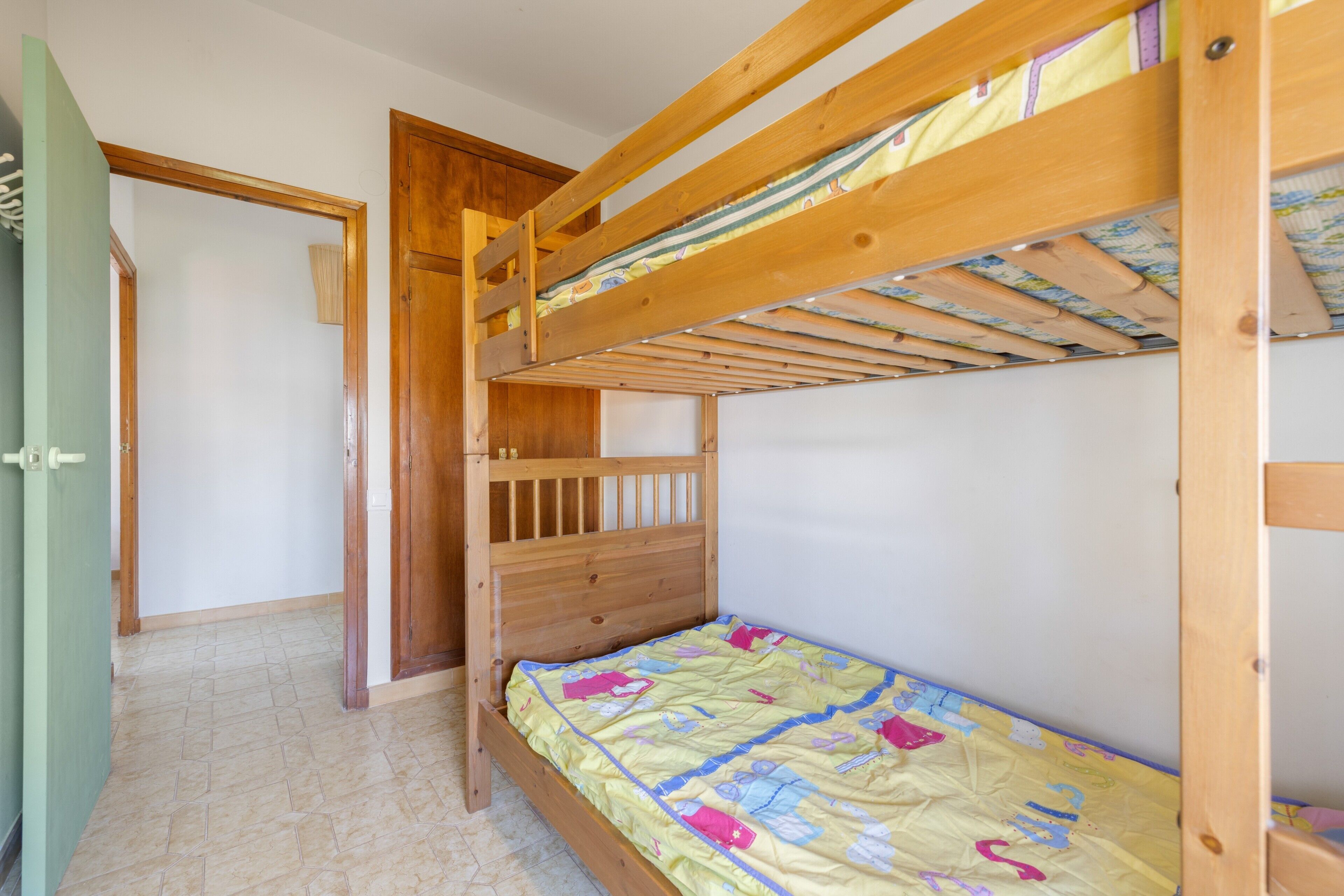 4 bedrooms, WiFi, bed sheets