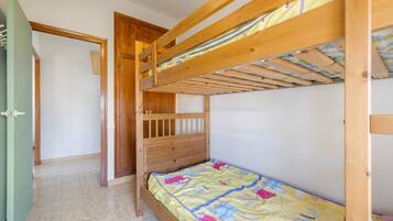 4 bedrooms, WiFi, bed sheets