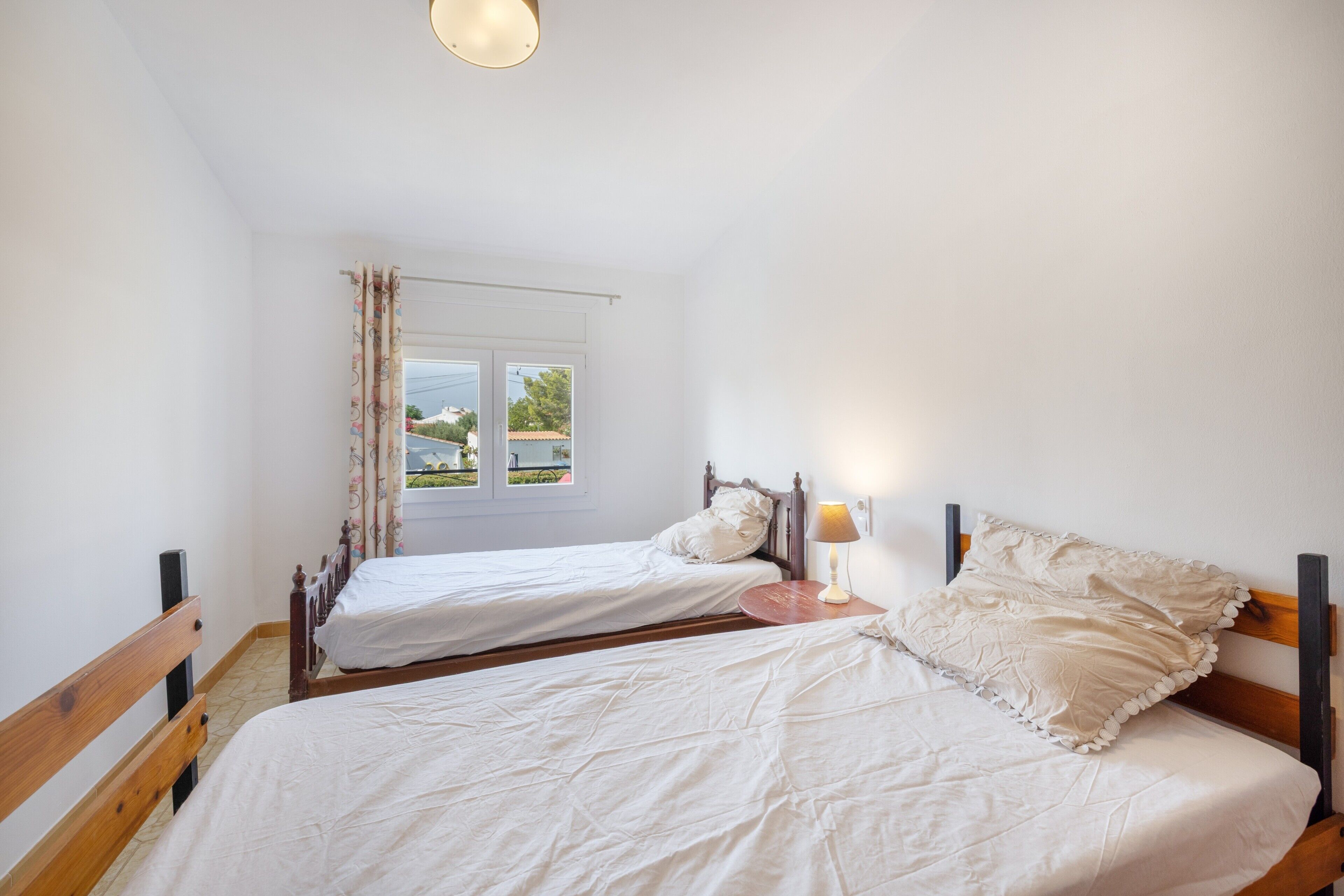 WiFi, bed sheets