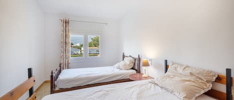 4 bedrooms, WiFi, bed sheets