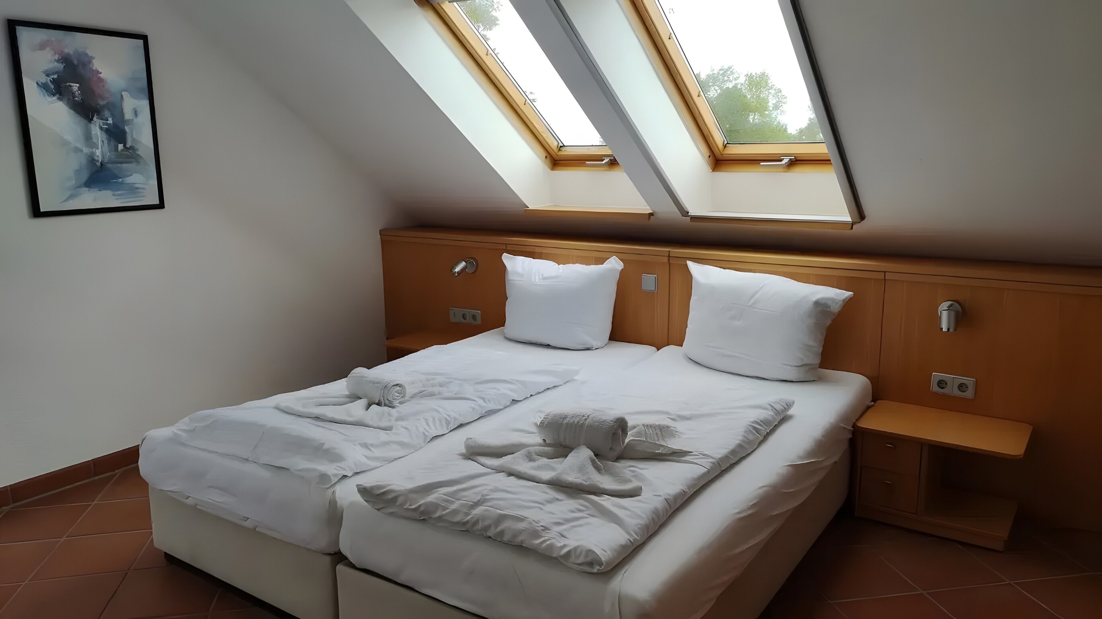 WiFi, bed sheets