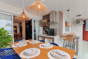 Condo, 3 Bedrooms, Accessible, Patio | Dining room - Blue Mar Apartamento (Guarapari)
