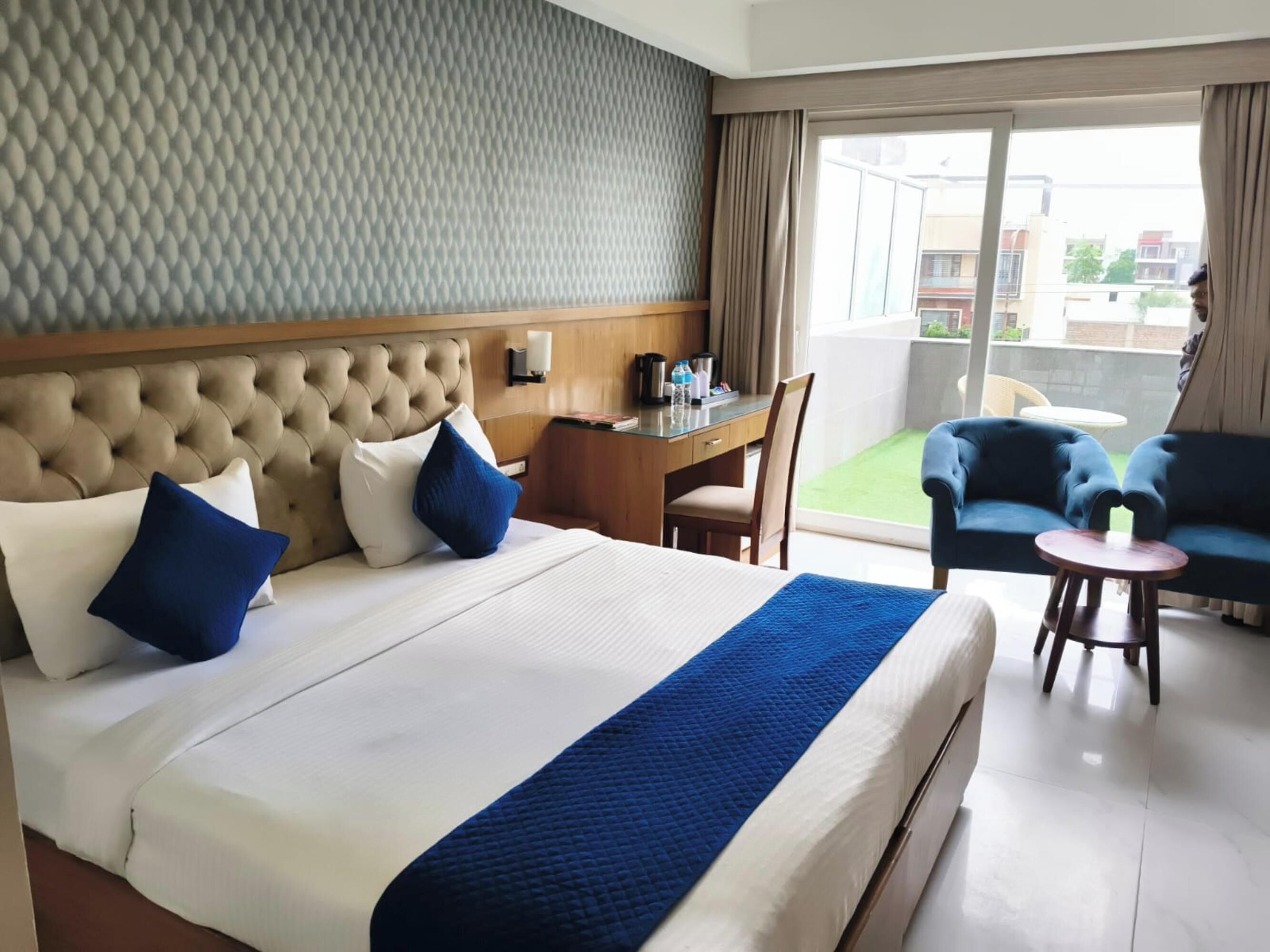 Deluxe Double Room, City View | Desk, free WiFi