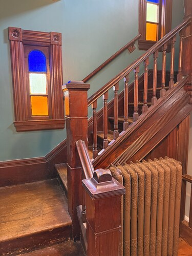 Cozy 4-bedroom Victorian cottage in peaceful Belleville with AC