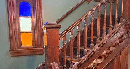 Cozy 4-bedroom Victorian cottage in peaceful Belleville with AC