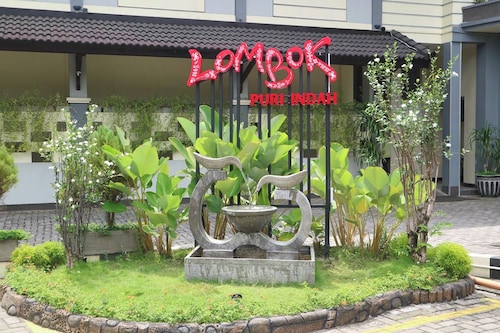 Hotel Puri Indah & Convention
