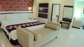 Suite ejecutiva | Escritorio, cortinas blackout, camas extra y wifi gratis