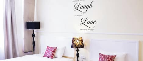 Superior Twin Room | Desk, WiFi (free), bed sheets