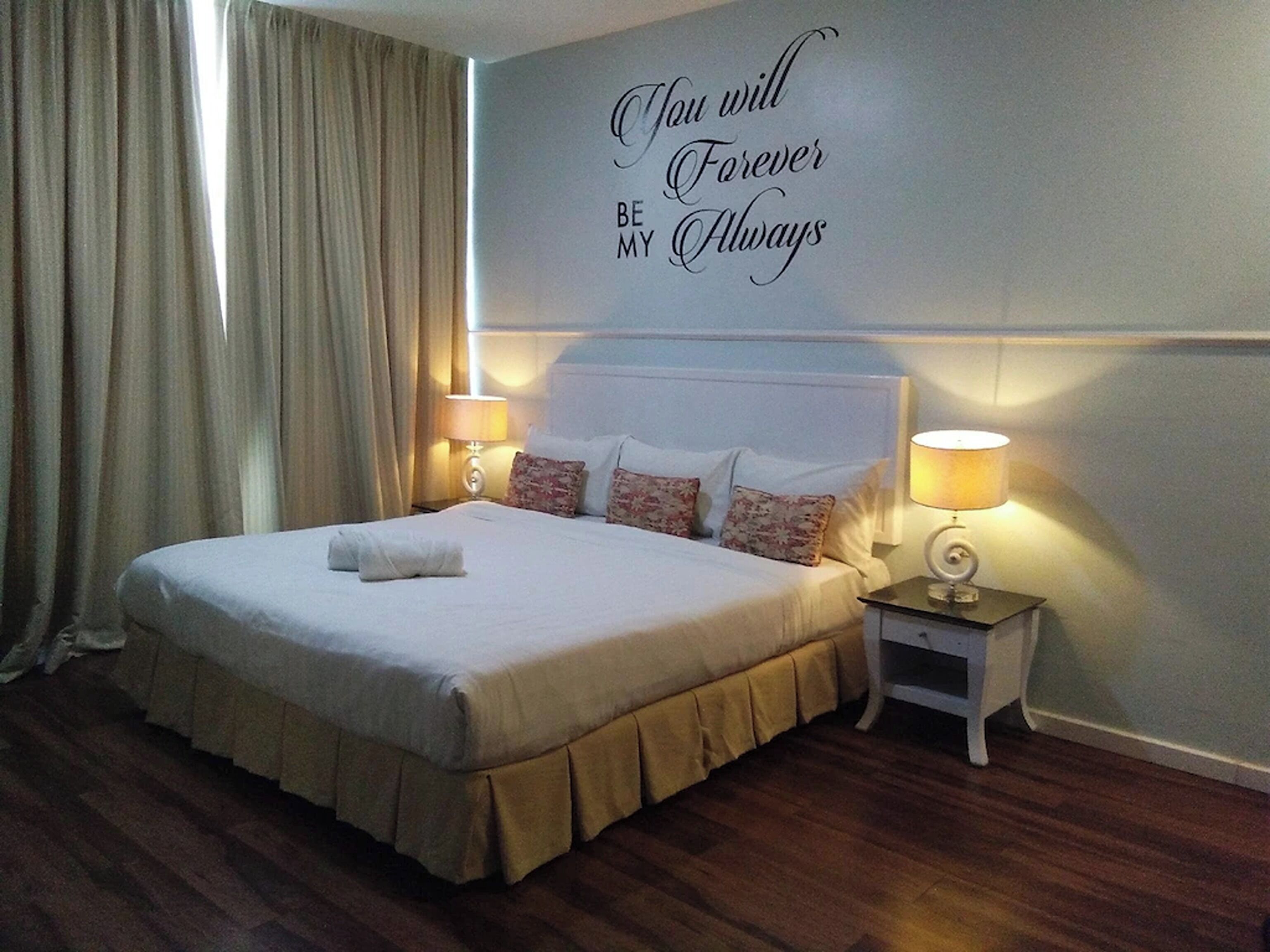 Superior Double Room | Desk, WiFi (free), bed sheets