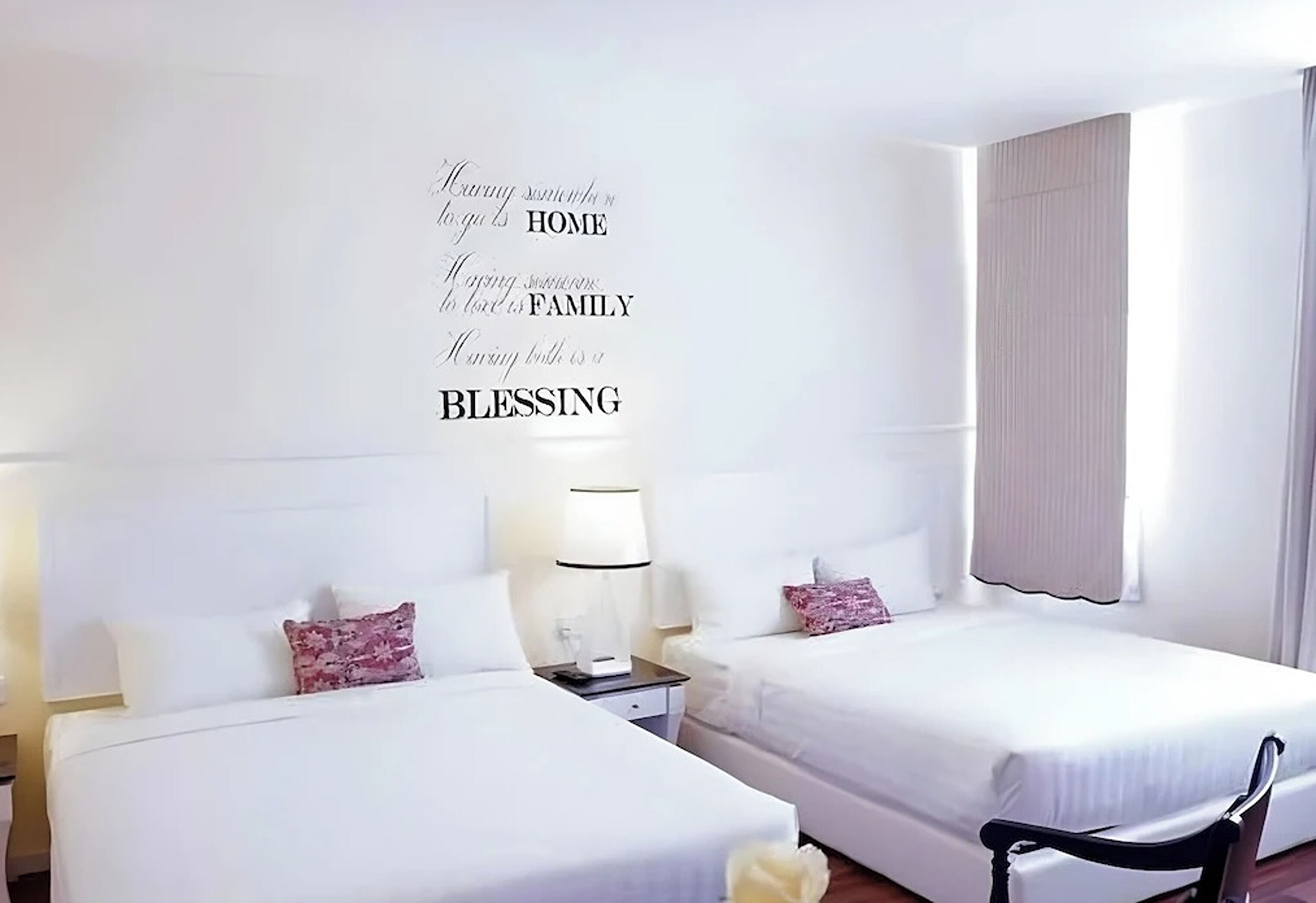 Family Room | Desk, WiFi (free), bed sheets