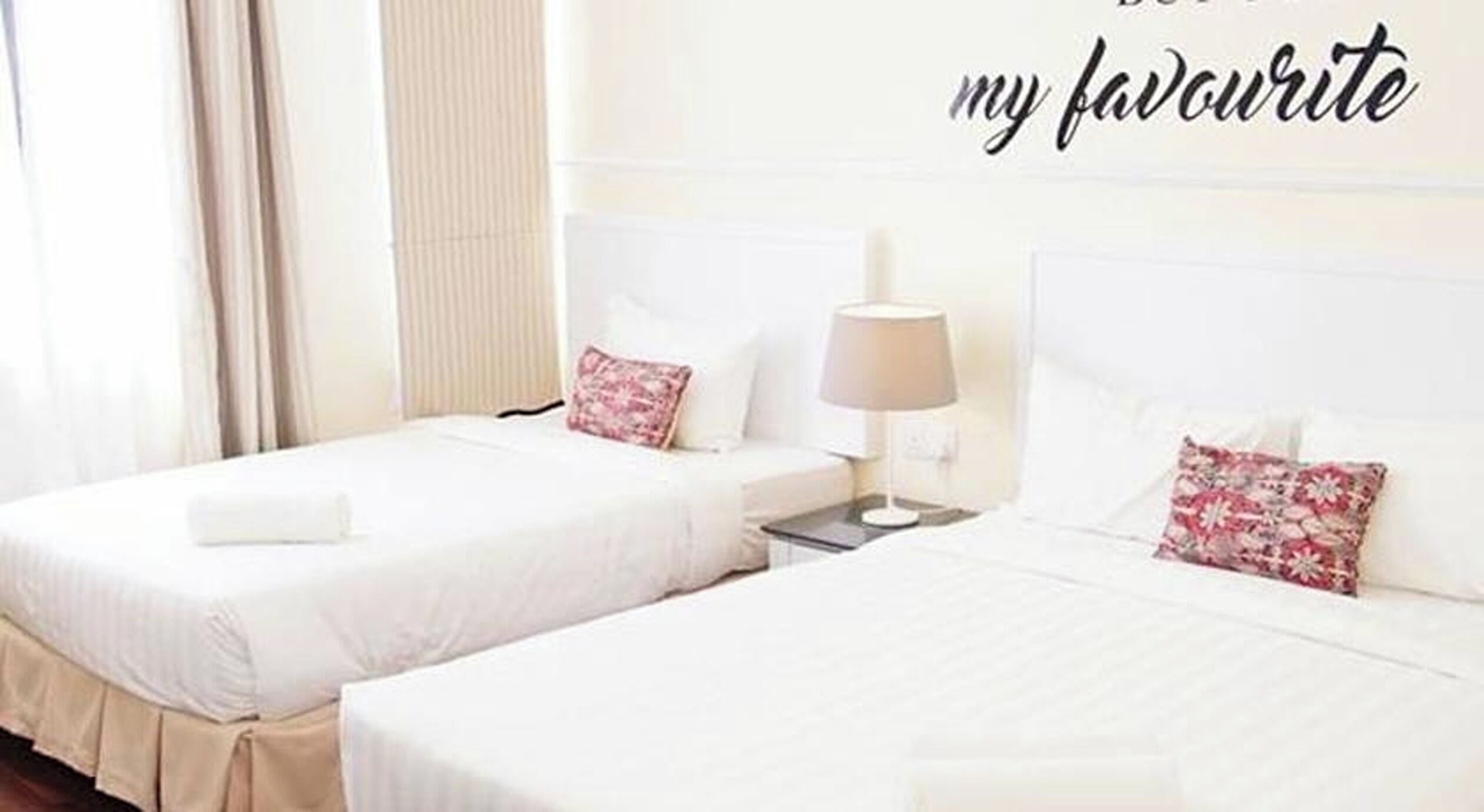 Superior Triple Room | Desk, WiFi (free), bed sheets