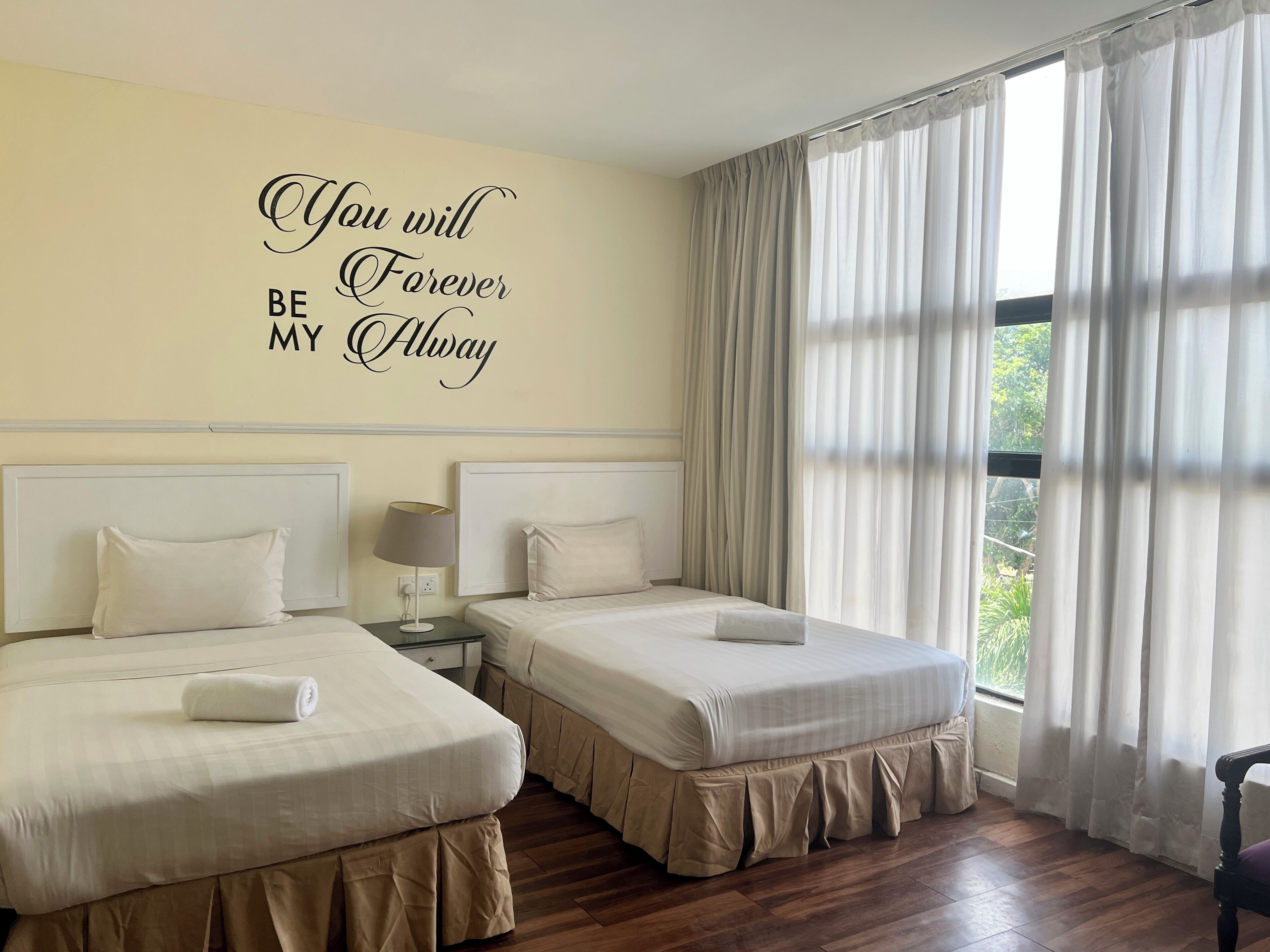 Superior Triple Room, 3 Twin Beds | Desk, WiFi (free), bed sheets
