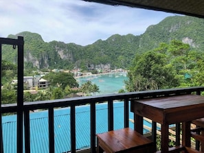 Doppelzimmer, Terrasse | Schreibtisch, kostenloses WLAN