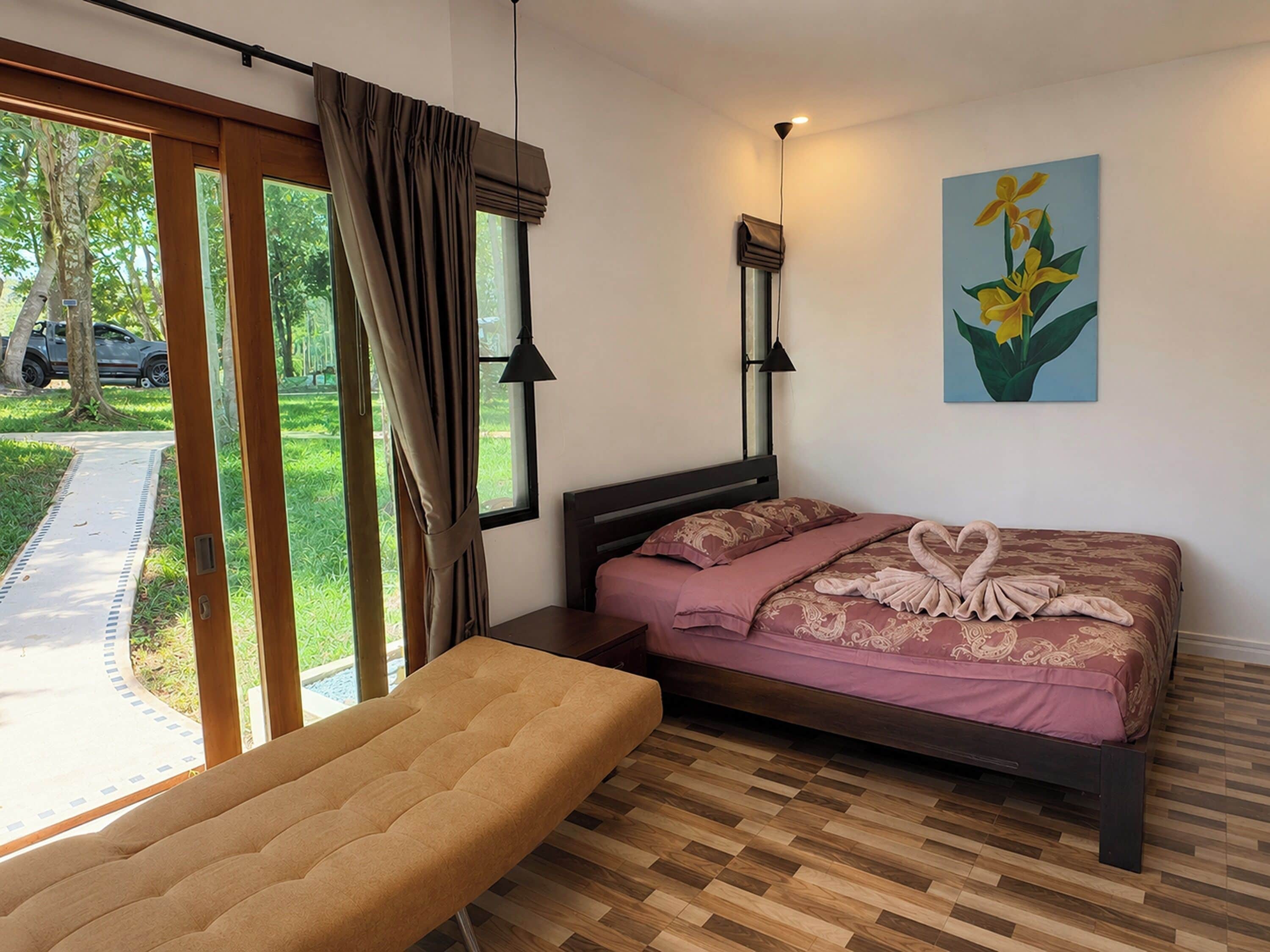 Quarto luxo, vista para o jardim | Escrivaninha, ferros/tábuas de passar roupa, Wi-Fi de cortesia