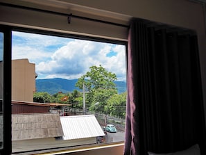 Dormitorio compartido, solo para mujeres | Vista desde la habitación