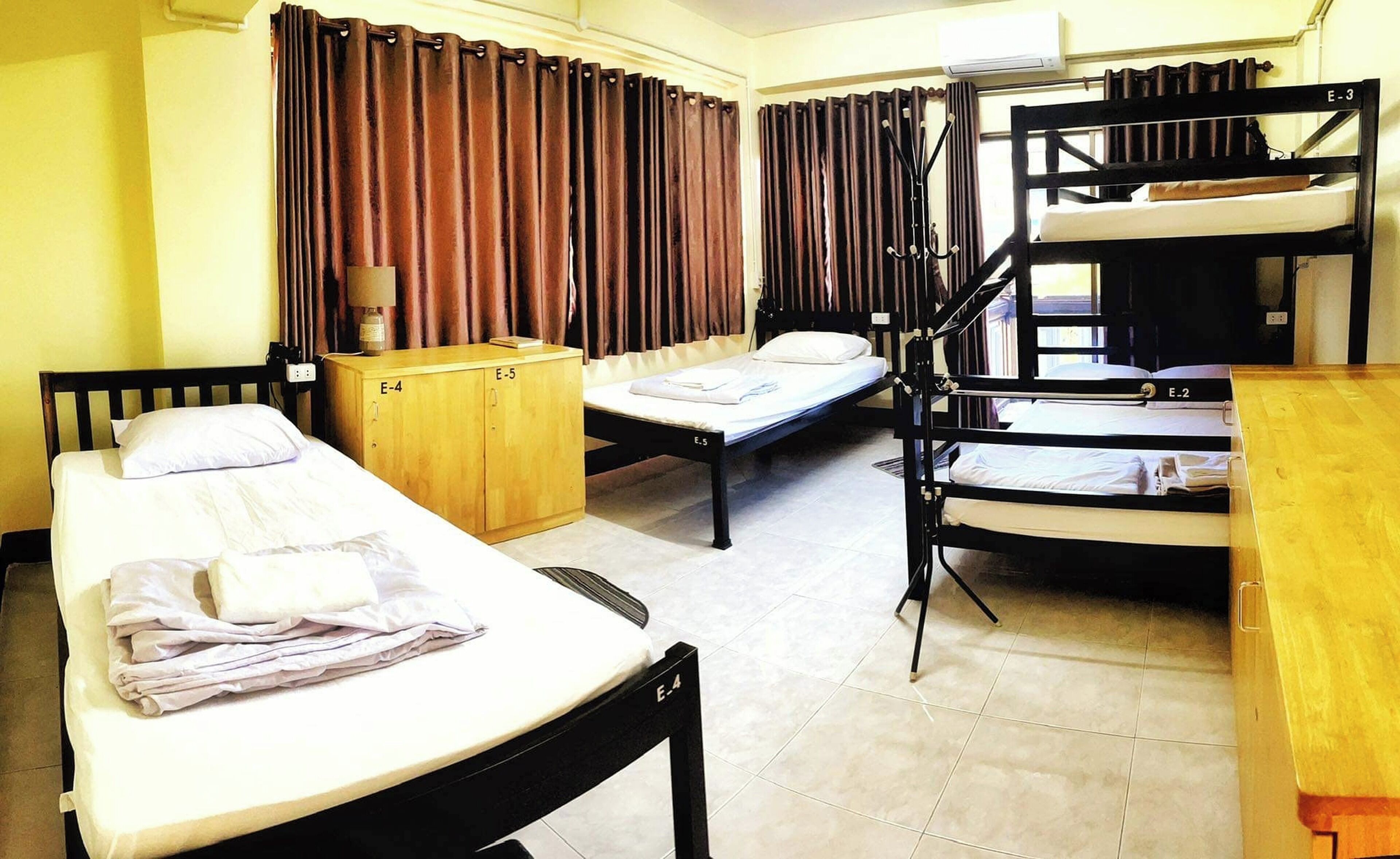 Dormitorio compartido, solo para mujeres | Wifi gratis y ropa de cama 