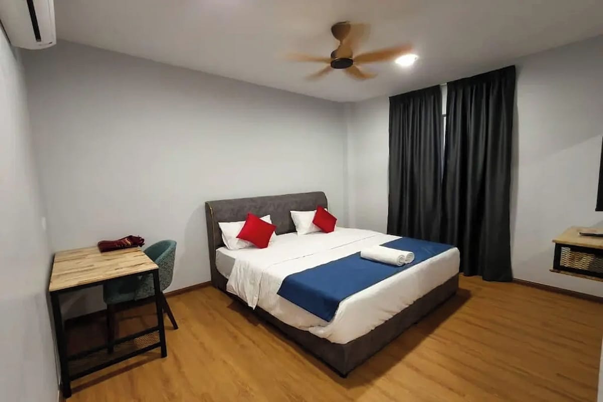 Deluxe-Zimmer, 1 King-Bett | Schreibtisch, kostenloses WLAN, Bettwäsche