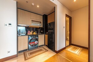 Apartemen, pemandangan laut sebagian | Dapur pribadi