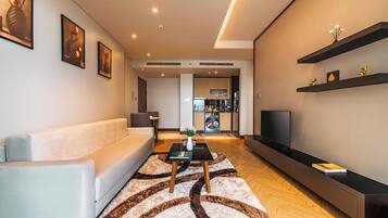 Apartemen, pemandangan laut sebagian | Area keluarga | Smart TV