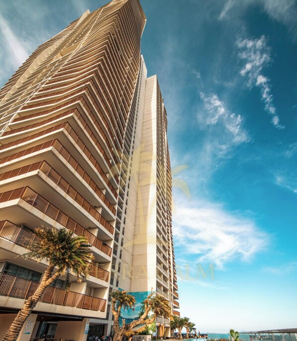 Outdoor pool - Terra Calm Soleil Beachfront Residence (Son Tra)