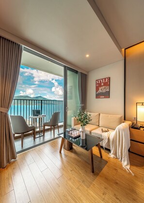 Studio, Sea View | Living area | Smart TV - Terra Calm Soleil Beachfront Residence (Son Tra)