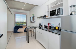 Studio, City View | Private kitchen
