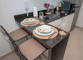 Studio, City View | Dining