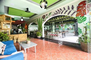 Interior - Deluxe Double Near Primaya Hospital (Makassar)