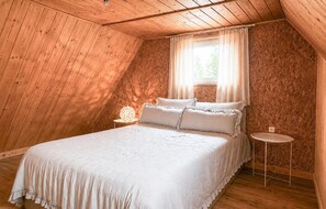 Room - 3 bedroom cozy home in Otes (Otes)