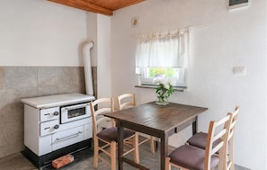 Dining - 3 bedroom cozy home in Otes (Otes)