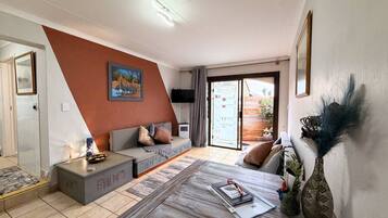 Apartment, 1 Bedroom, Accessible | Living room