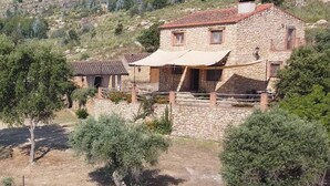 Exterior - Detached 4 Bedroom Villa With Pool (Valencia de Alcantara)