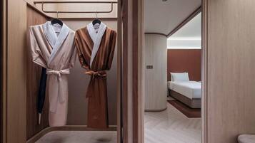 Comfort Twin Room, Non Smoking, Air conditioning | Laptop workspace, blackout drapes, iron/ironing board, free WiFi