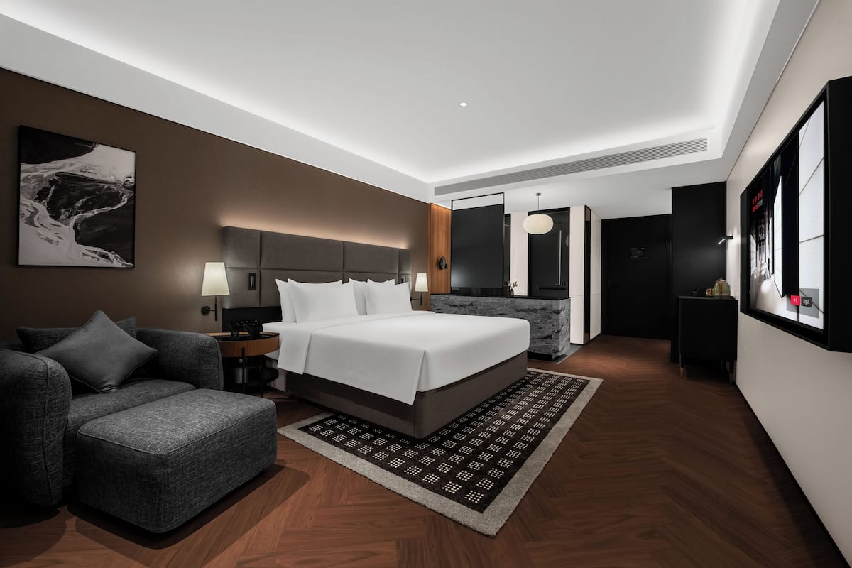 Phòng đôi Business, quang cảnh thành phố | Bộ đồ giường cao cấp, chăn bông, minibar với thức uống miễn phí, bàn 