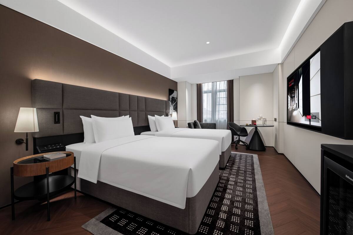 Superior Twin Room, City View | Premium bedding, down comforters, desk, laptop workspace