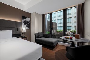 Business-Zweibettzimmer, Stadtblick | Hochwertige Bettwaren, Daunenbettdecken, Schreibtisch
