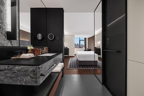 Superior-Doppelzimmer, Stadtblick | Hochwertige Bettwaren, Daunenbettdecken, Schreibtisch
