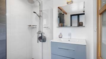 Dusche, Haartrockner, Handtücher