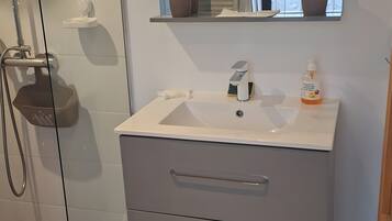 Douche, serviettes fournies