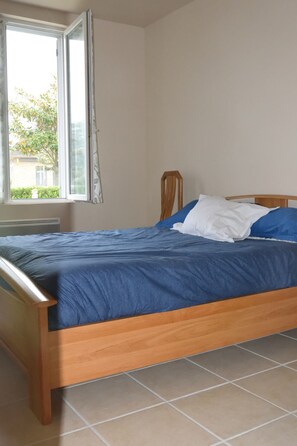 Room - Vrbo Property (Merville-Franceville-Plage)