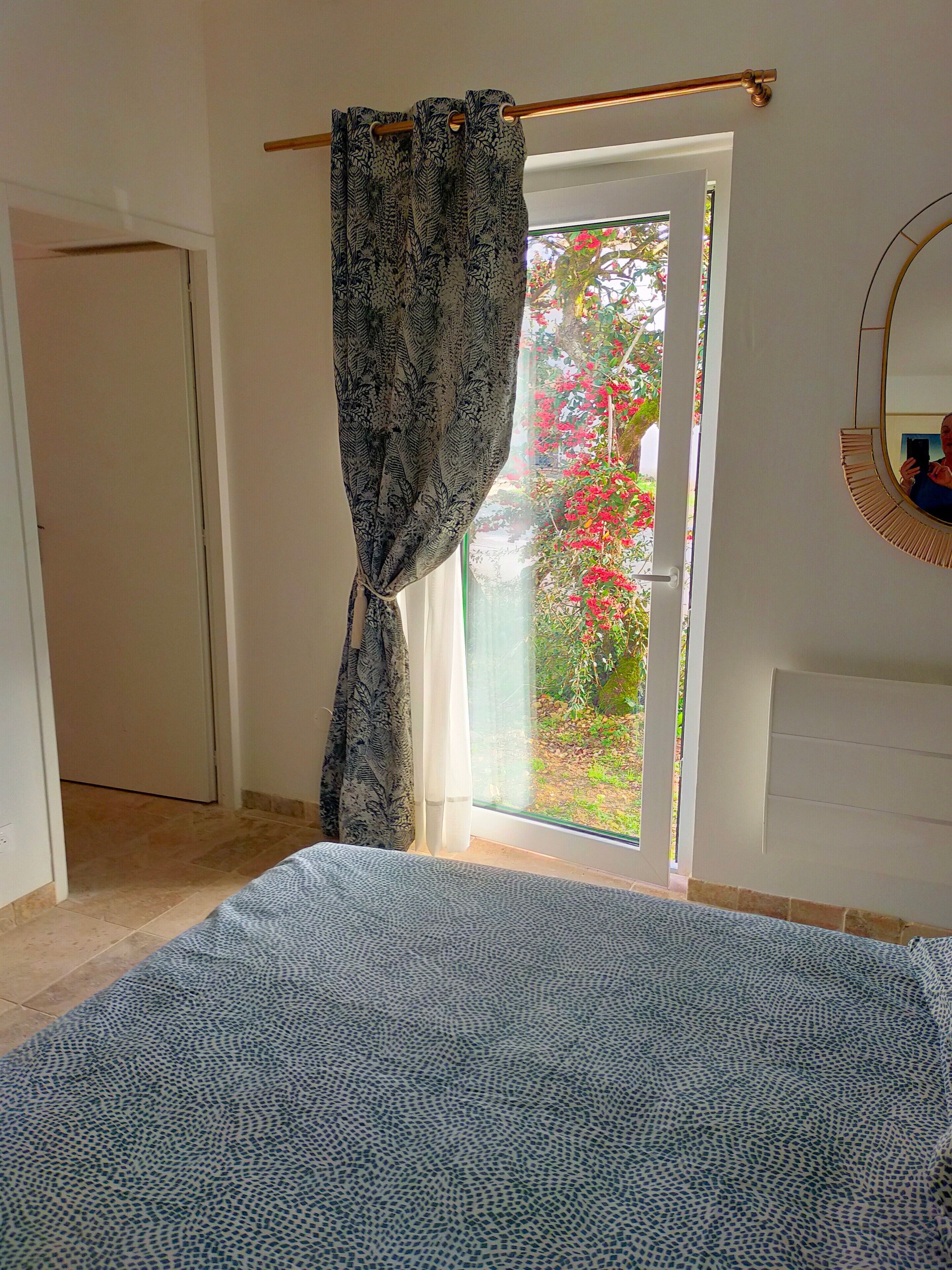 WiFi, bed sheets, wheelchair access