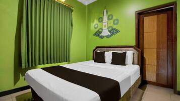 Escritorio, wifi gratis y ropa de cama