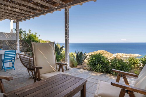 Apartment 'Blue House Agios Sostis' with Sea View, Private Terrace and Air Conditioning