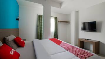 Desk, free WiFi, bed sheets