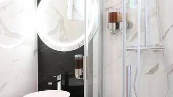 Deluxe Double or Twin Room, City View | Bathroom | Slippers