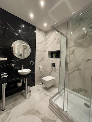 Superior Suite, City View | Bathroom | Slippers