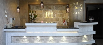 โรงแรม ลาริมาร์  