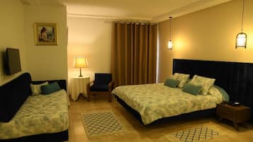 Double Room (suite) | In-room safe, desk, WiFi (free)