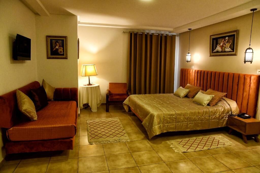 In-room safe, desk, free WiFi