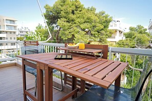 Outdoor dining - Luxury Romantic Seaside Apartment in Varkiza (Vari)